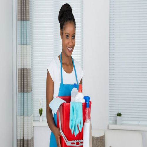 عاملة منزلية كينية